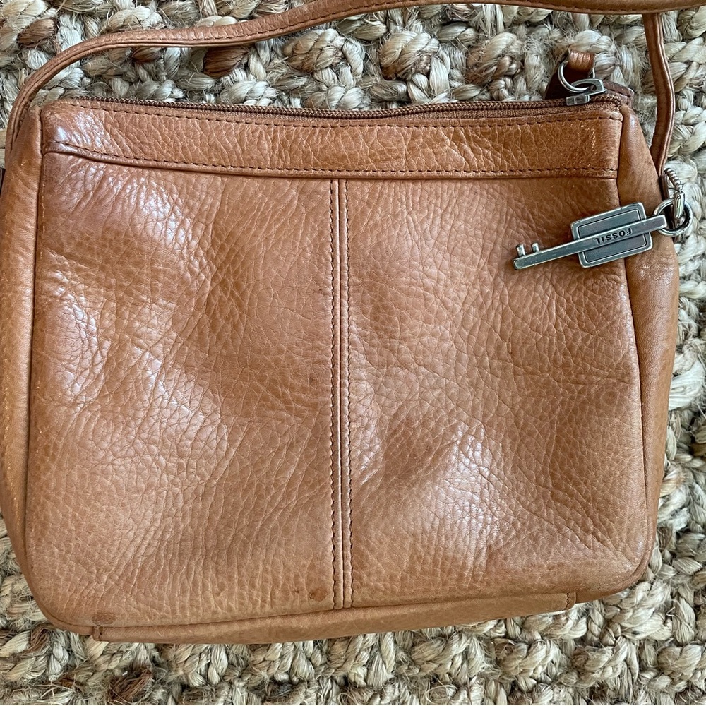 👜 Fossil Riley Leather Mini Crossbody Bag | Camel | Silvertone Hardware | MINT - Picture 4 of 7